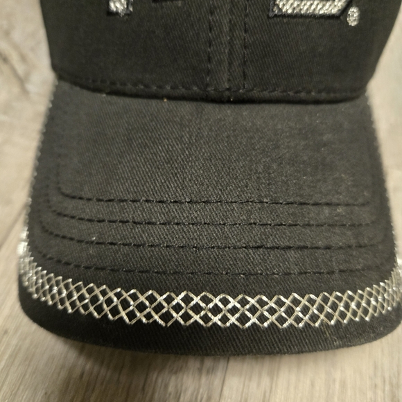 Harley-Davidson Black Cap with Silver Embroidery - Picture 3 of 9